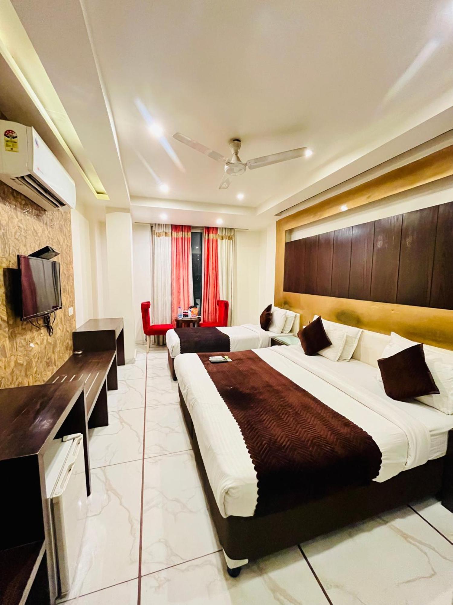Frankstay -Le Unit By Worth New Delhi Exteriör bild