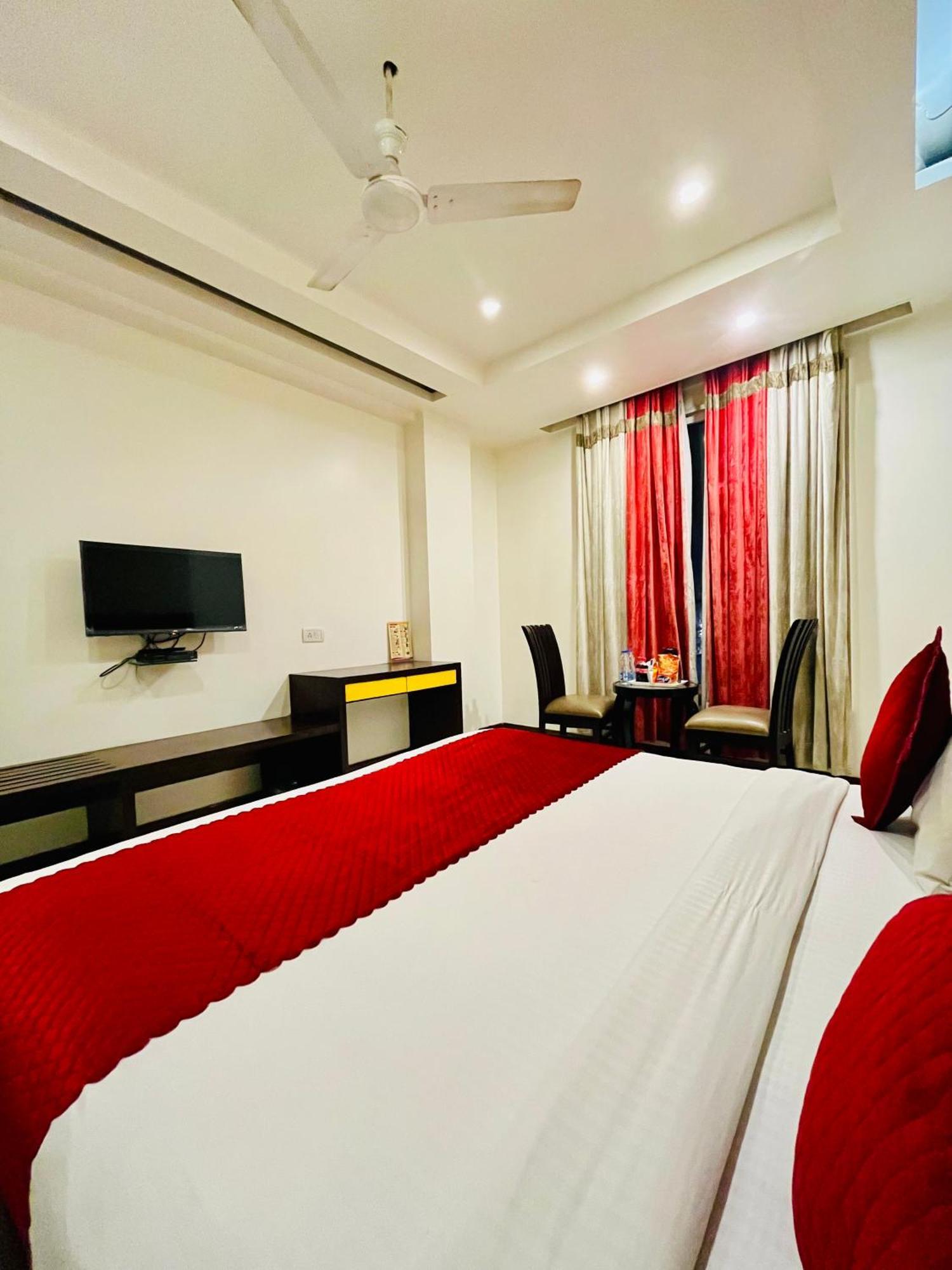 Frankstay -Le Unit By Worth New Delhi Exteriör bild