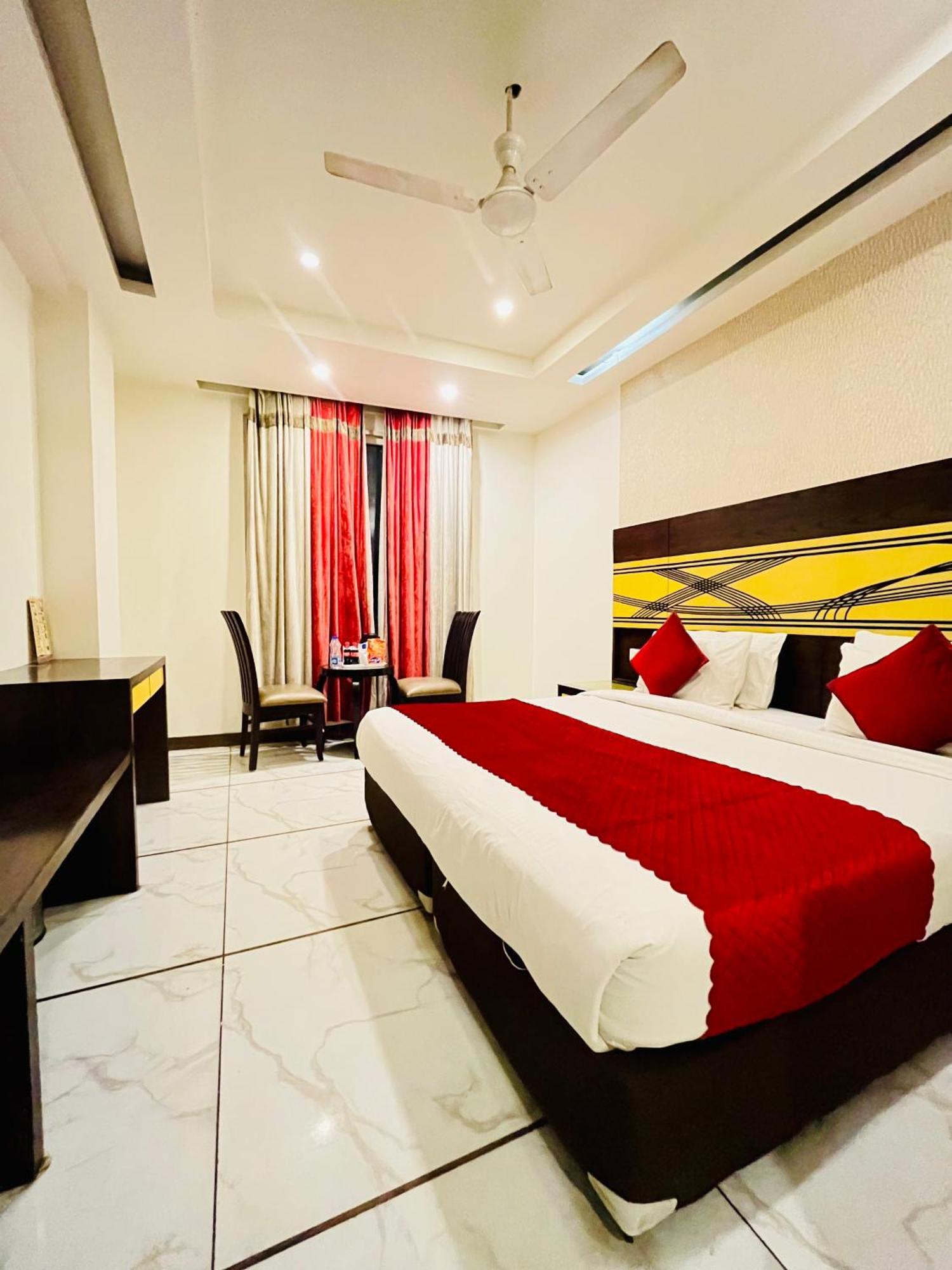 Frankstay -Le Unit By Worth New Delhi Exteriör bild