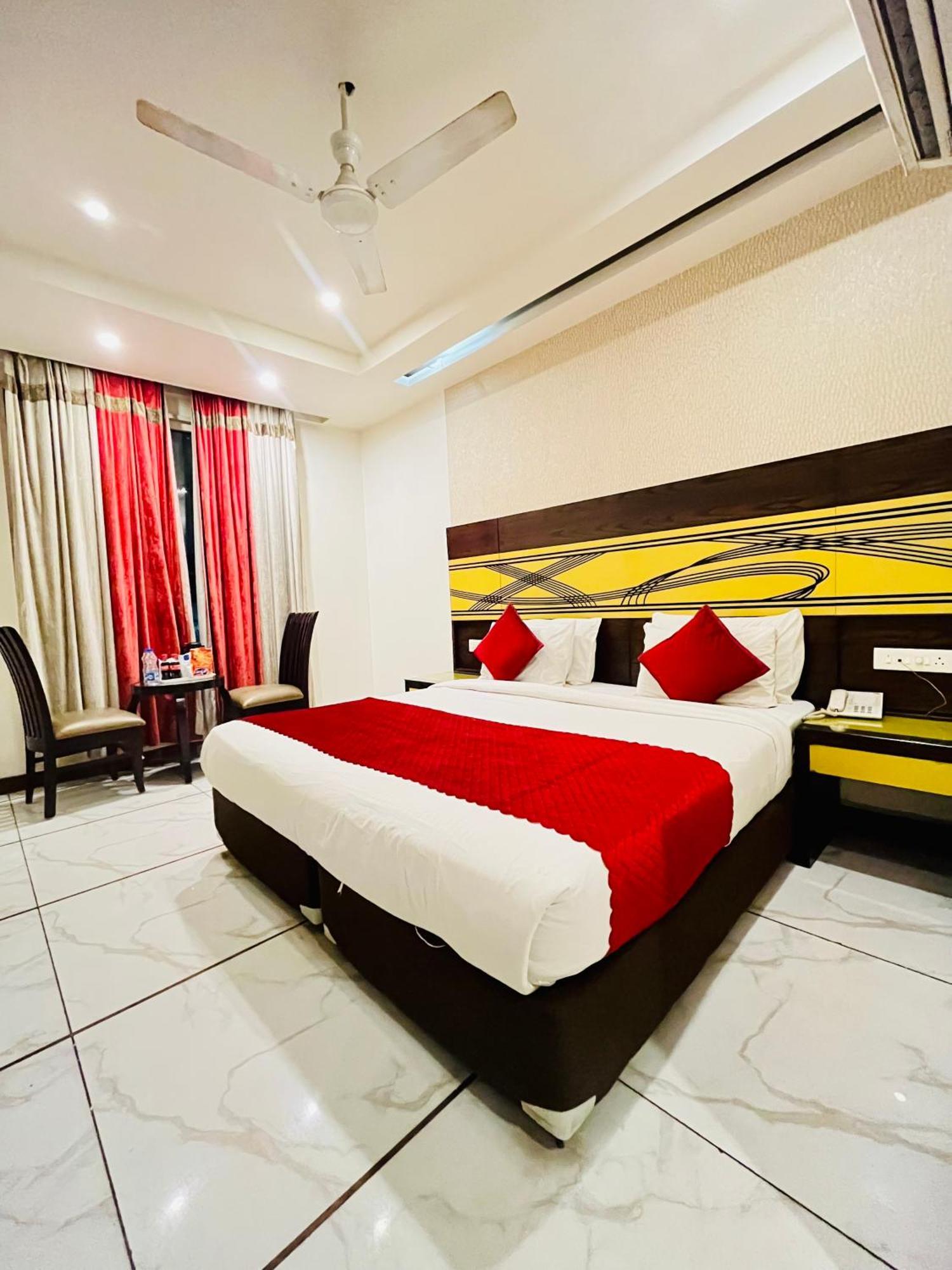 Frankstay -Le Unit By Worth New Delhi Exteriör bild