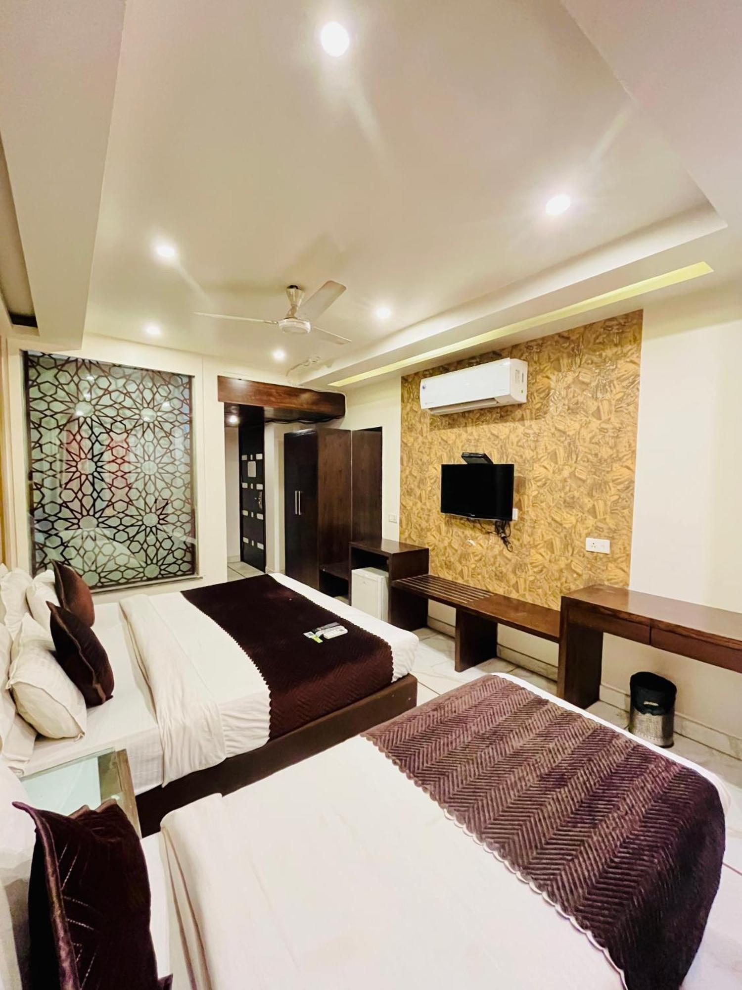 Frankstay -Le Unit By Worth New Delhi Exteriör bild
