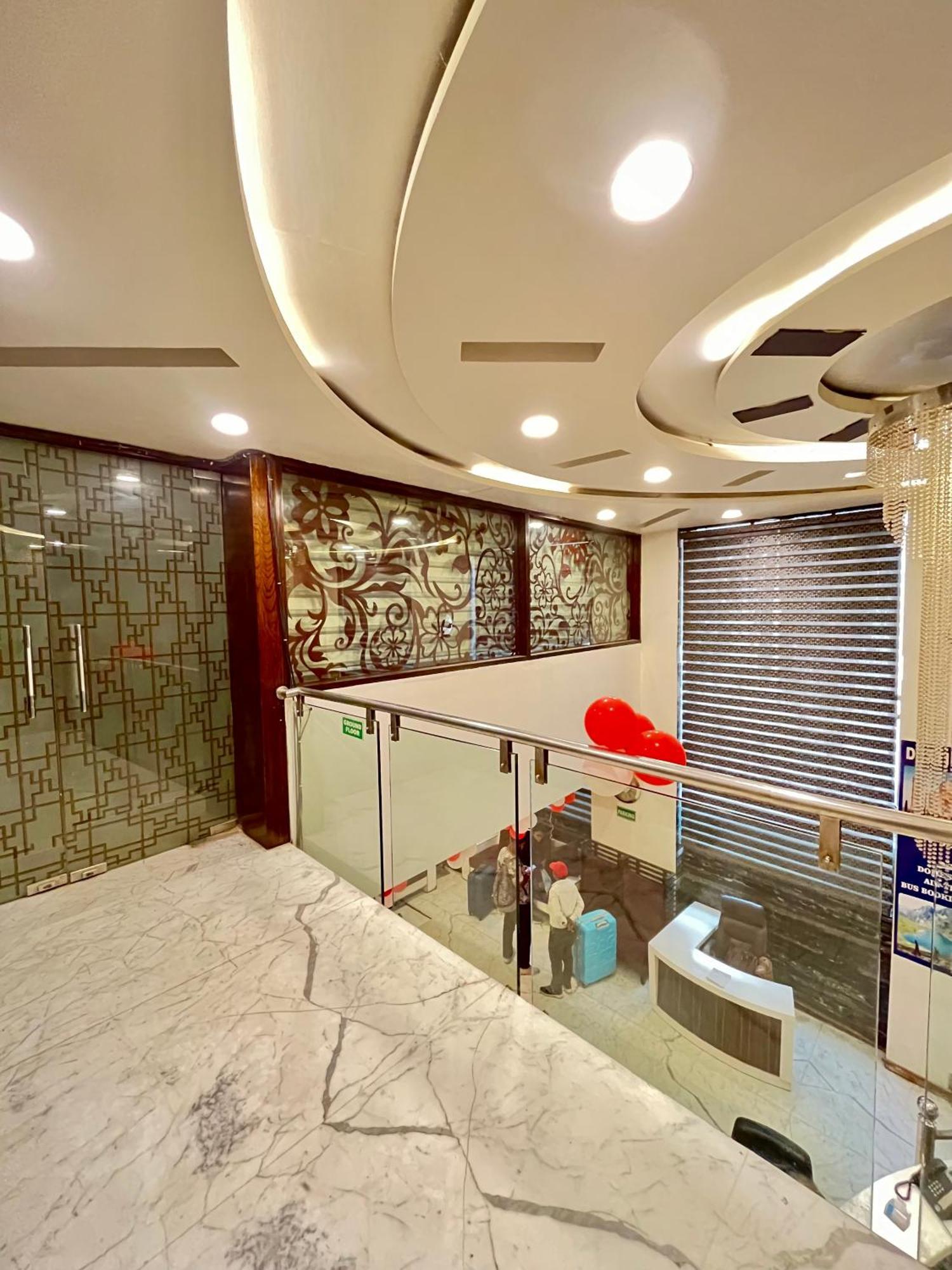 Frankstay -Le Unit By Worth New Delhi Exteriör bild