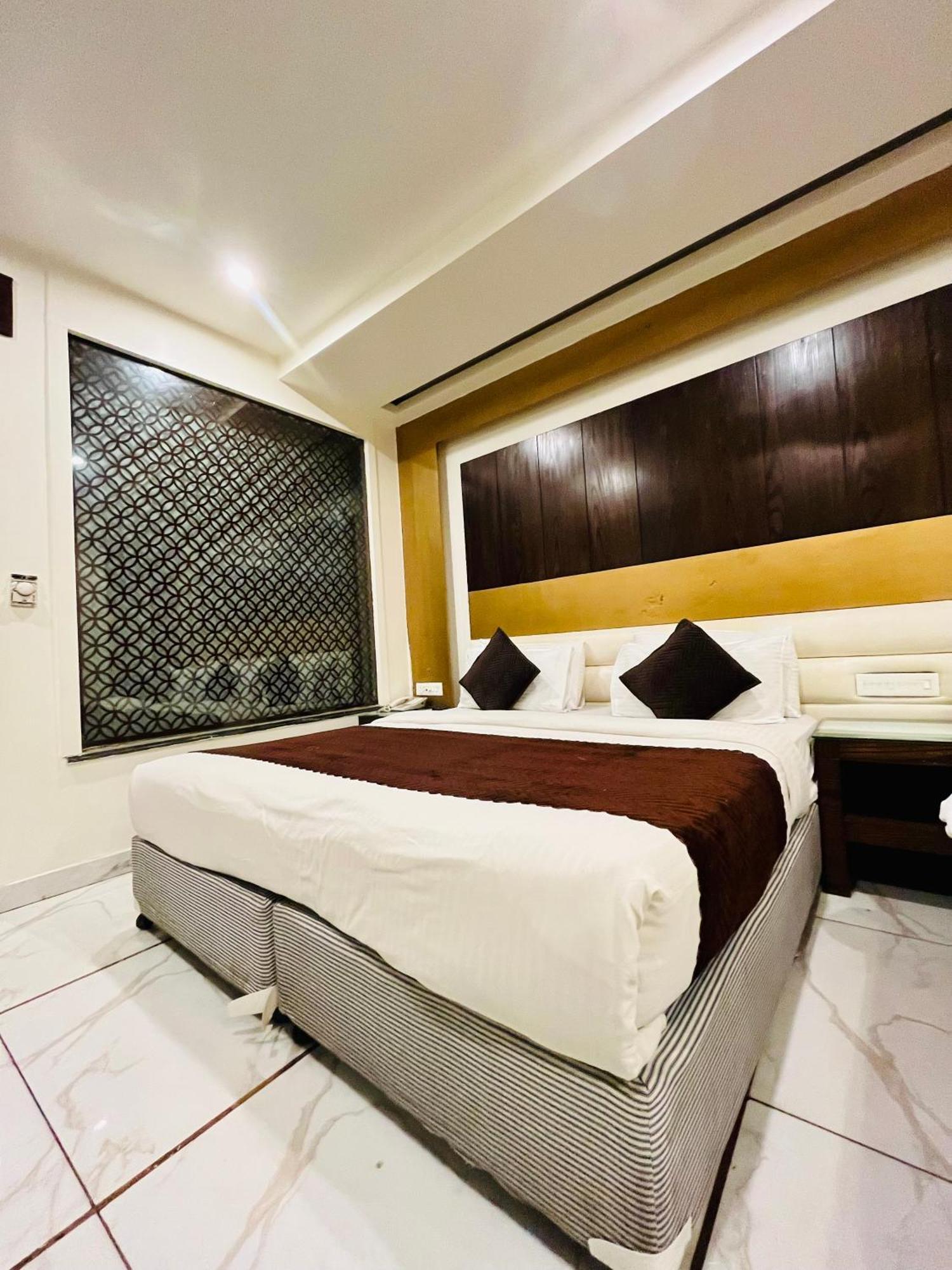 Frankstay -Le Unit By Worth New Delhi Exteriör bild