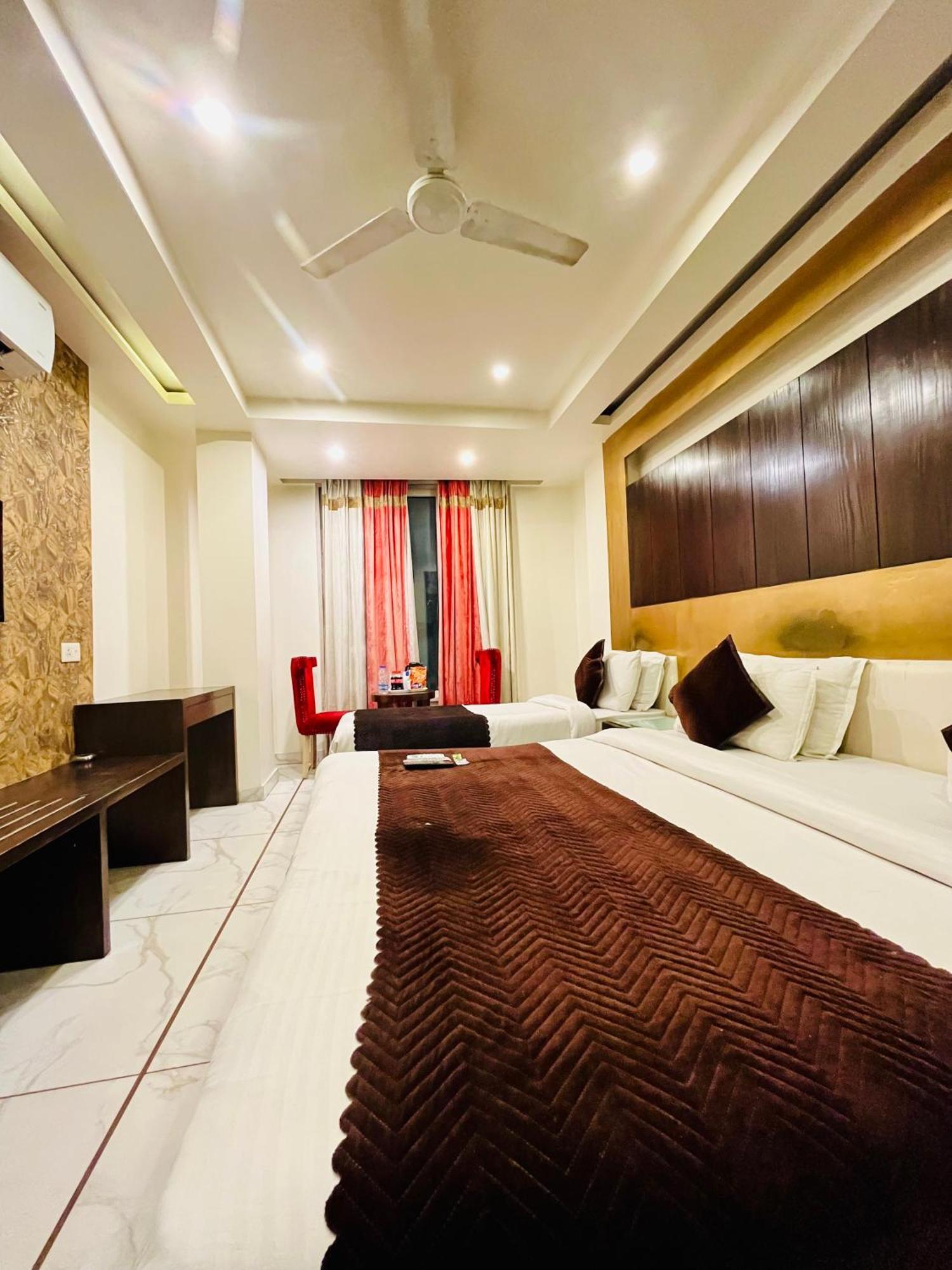 Frankstay -Le Unit By Worth New Delhi Exteriör bild