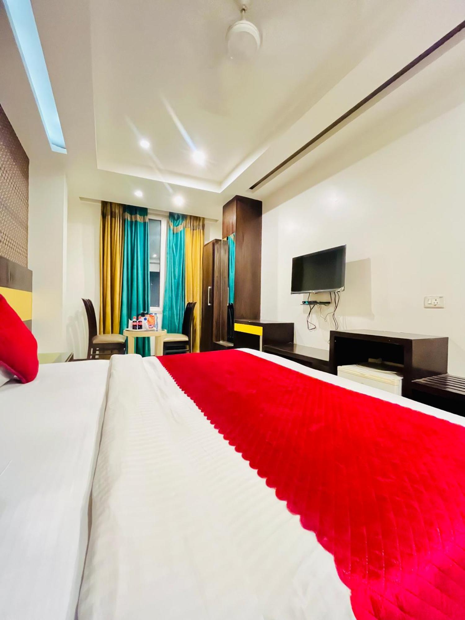 Frankstay -Le Unit By Worth New Delhi Exteriör bild
