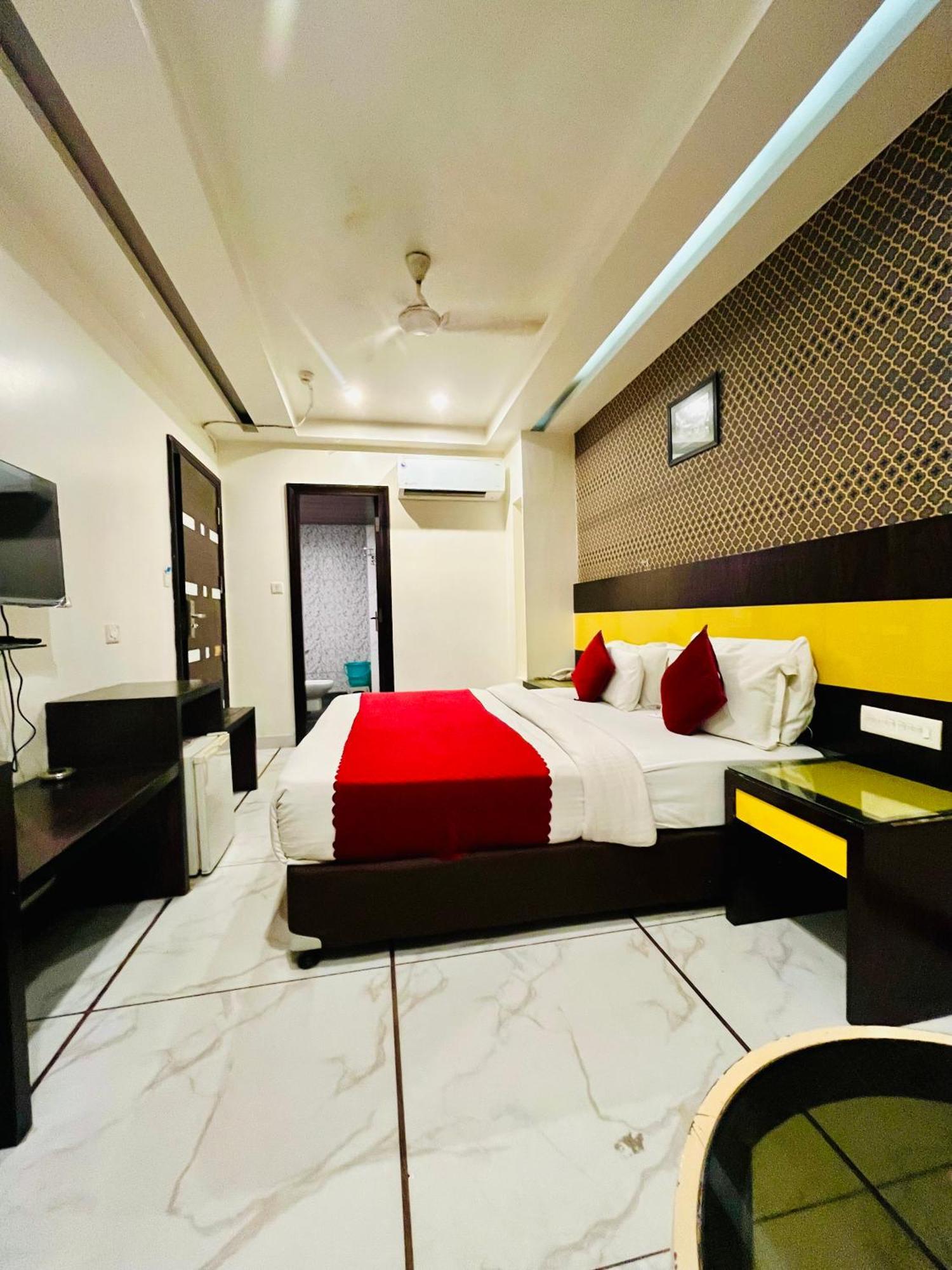 Frankstay -Le Unit By Worth New Delhi Exteriör bild