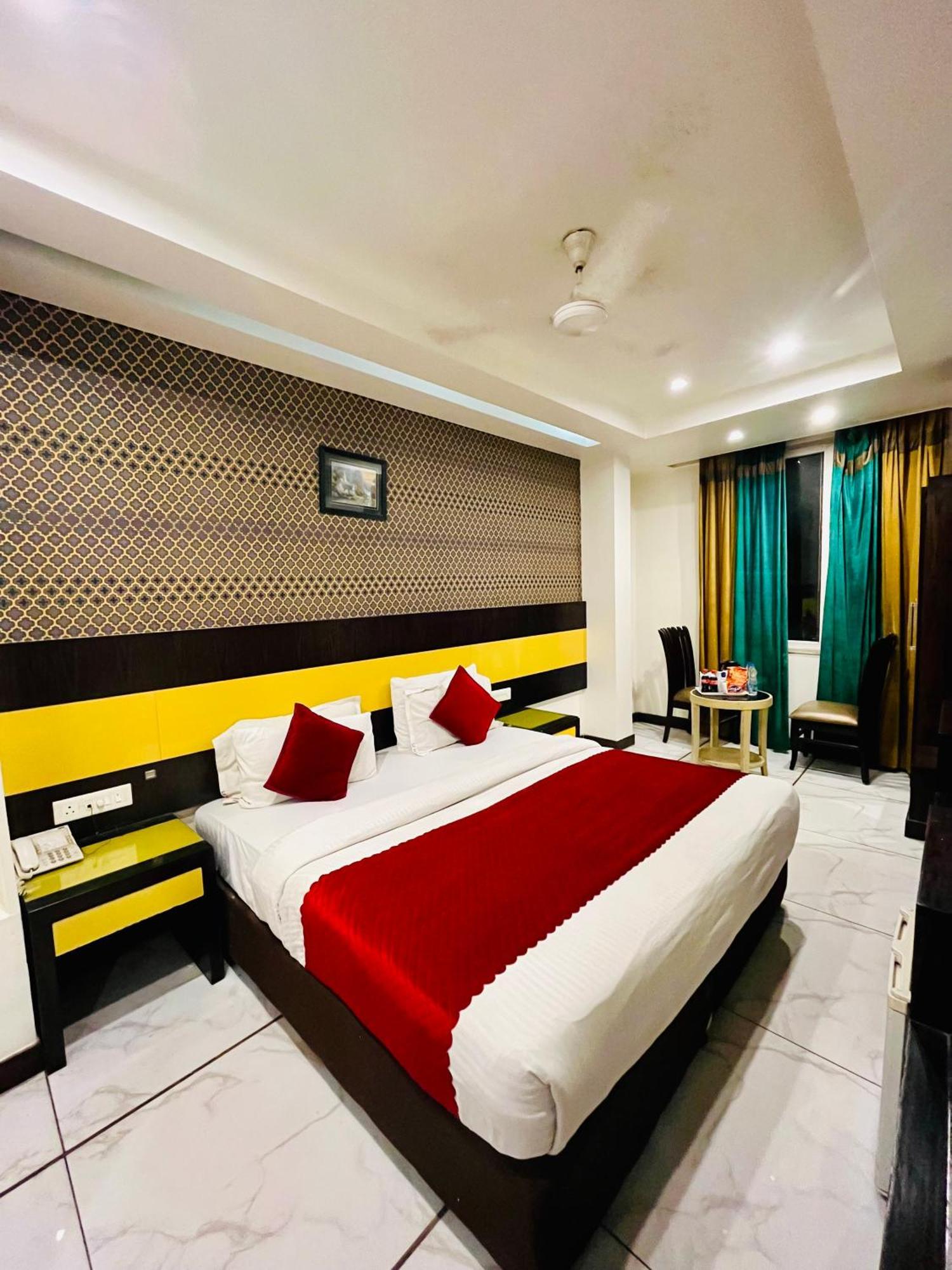 Frankstay -Le Unit By Worth New Delhi Exteriör bild