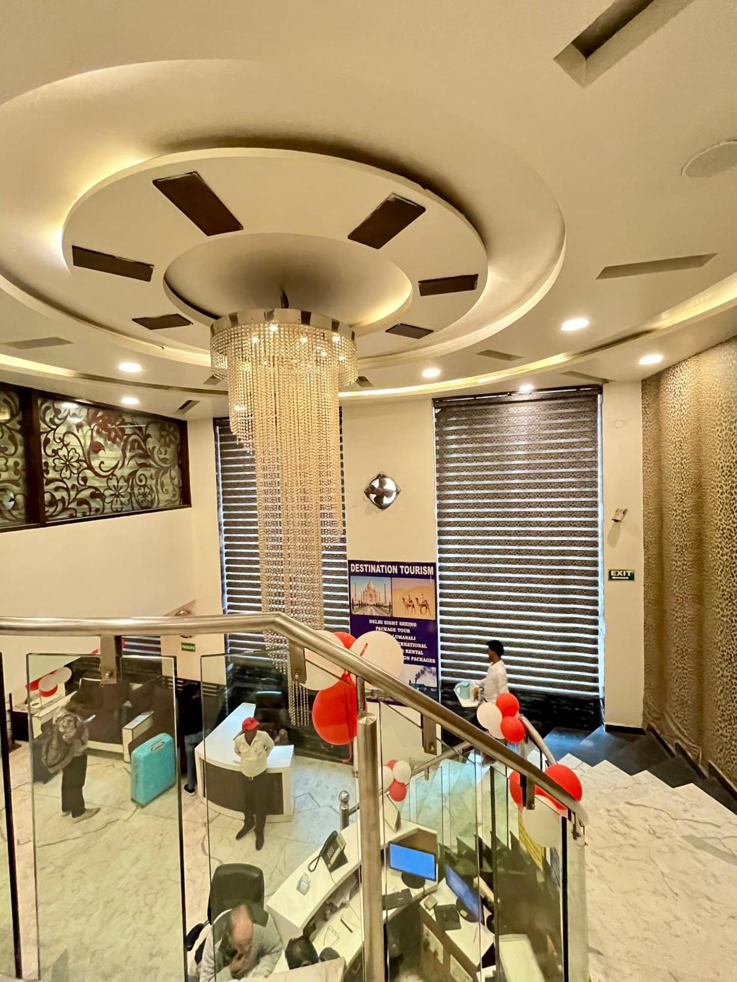 Frankstay -Le Unit By Worth New Delhi Exteriör bild